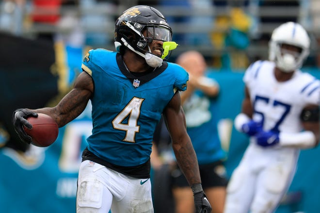 Sep 8, 2024; Tampa, Florida, USA; Tampa Bay Buccaneers running back Bucky Irving (7) runs with the ball against the Washington Commanders in the fourth quarter at Raymond James Stadium. Mandatory Credit: Nathan Ray Seebeck-Imagn Images